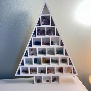 Crystal stone trinket display